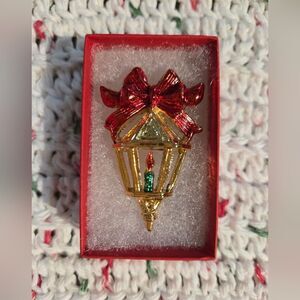 🎄🛍❤️ VINTAGE CHRISTMAS LANTERN BROOCH PIN